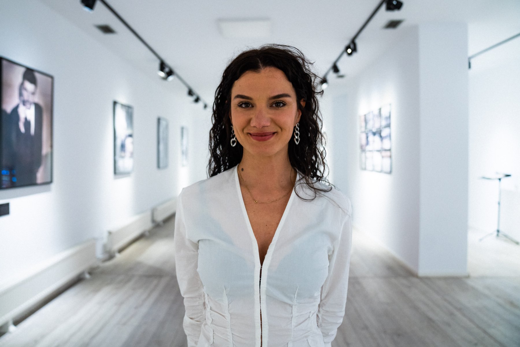 Malisa Zymberi in a gallery